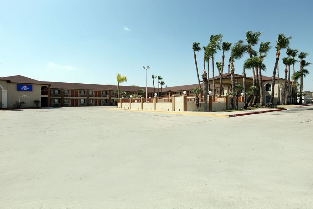 Texas Inn & Suites Pharr/San Juan Екстериор снимка