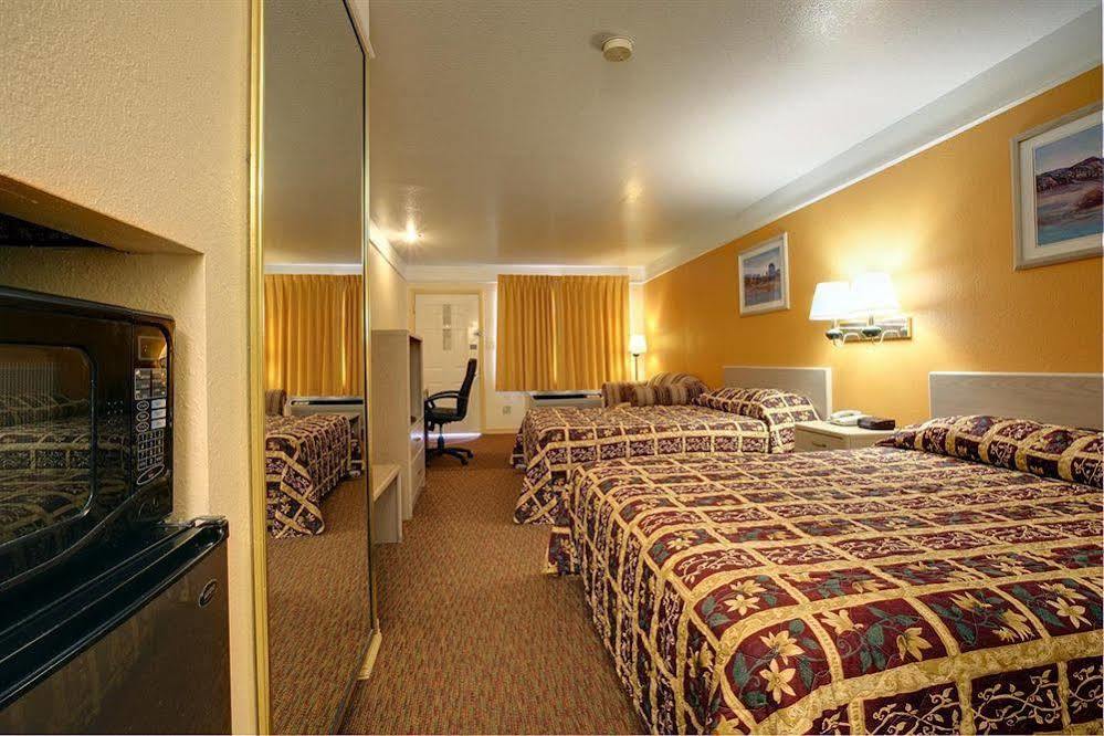 Texas Inn & Suites Pharr/San Juan Екстериор снимка
