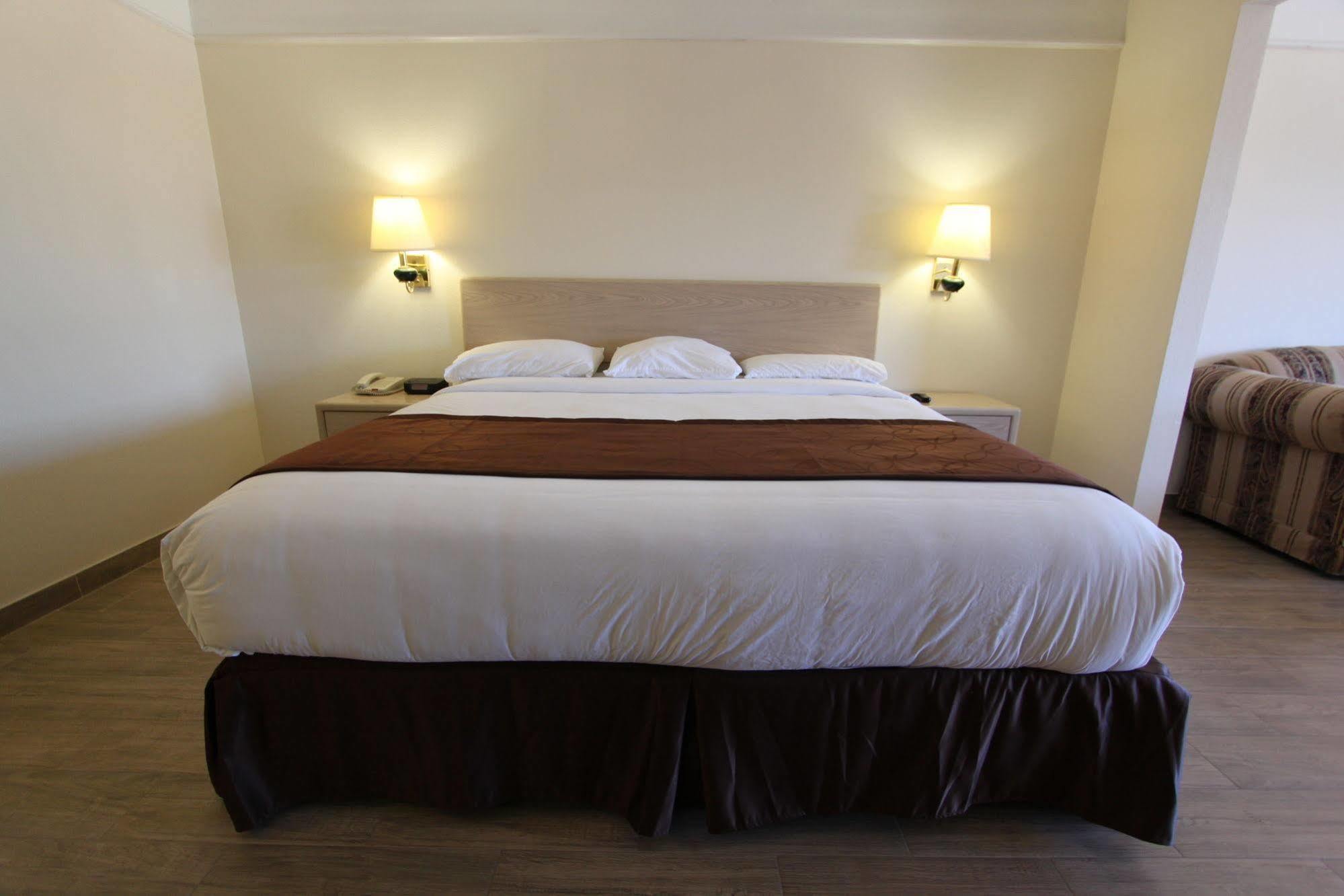 Texas Inn & Suites Pharr/San Juan Екстериор снимка