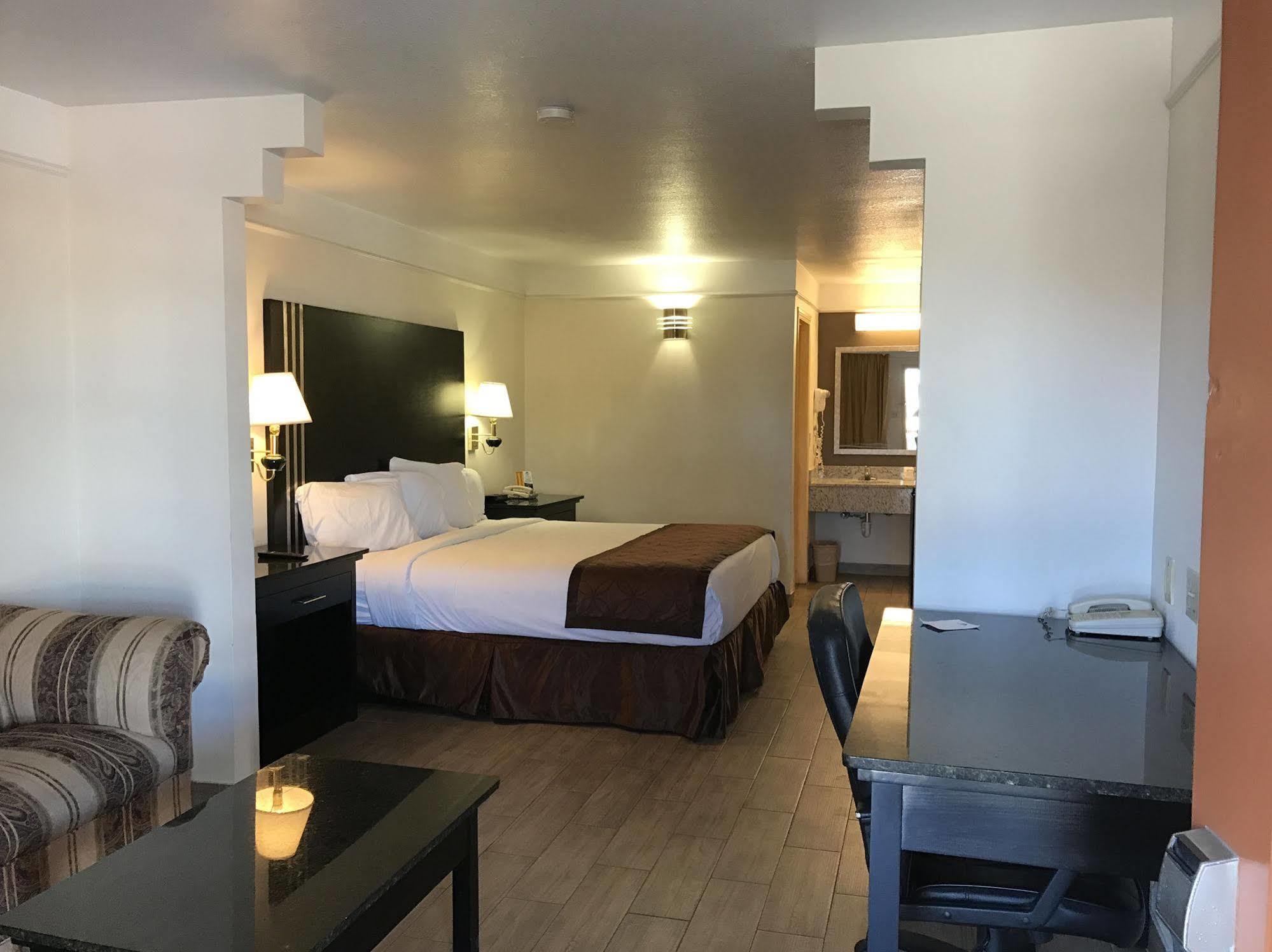 Texas Inn & Suites Pharr/San Juan Екстериор снимка