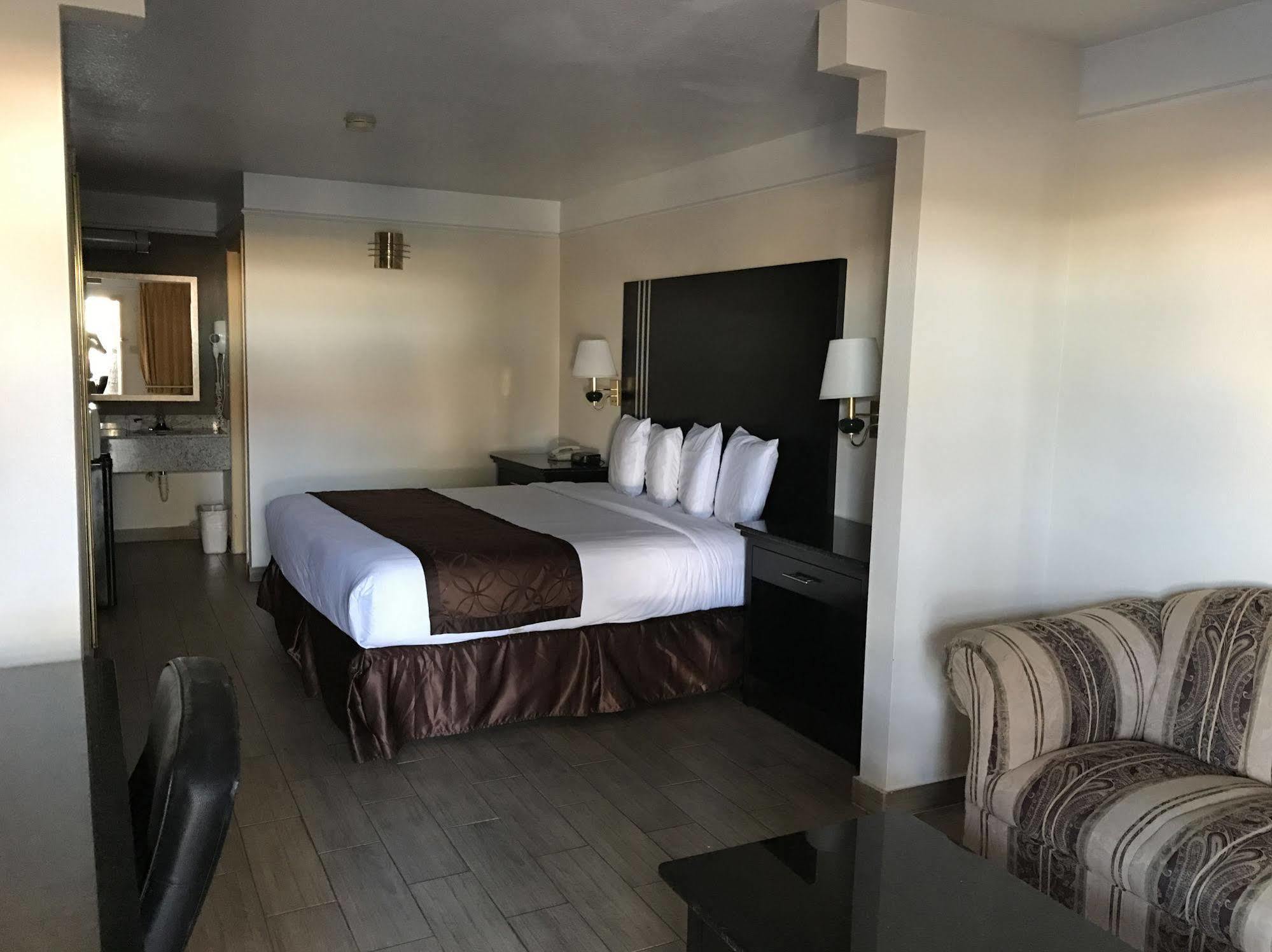 Texas Inn & Suites Pharr/San Juan Екстериор снимка