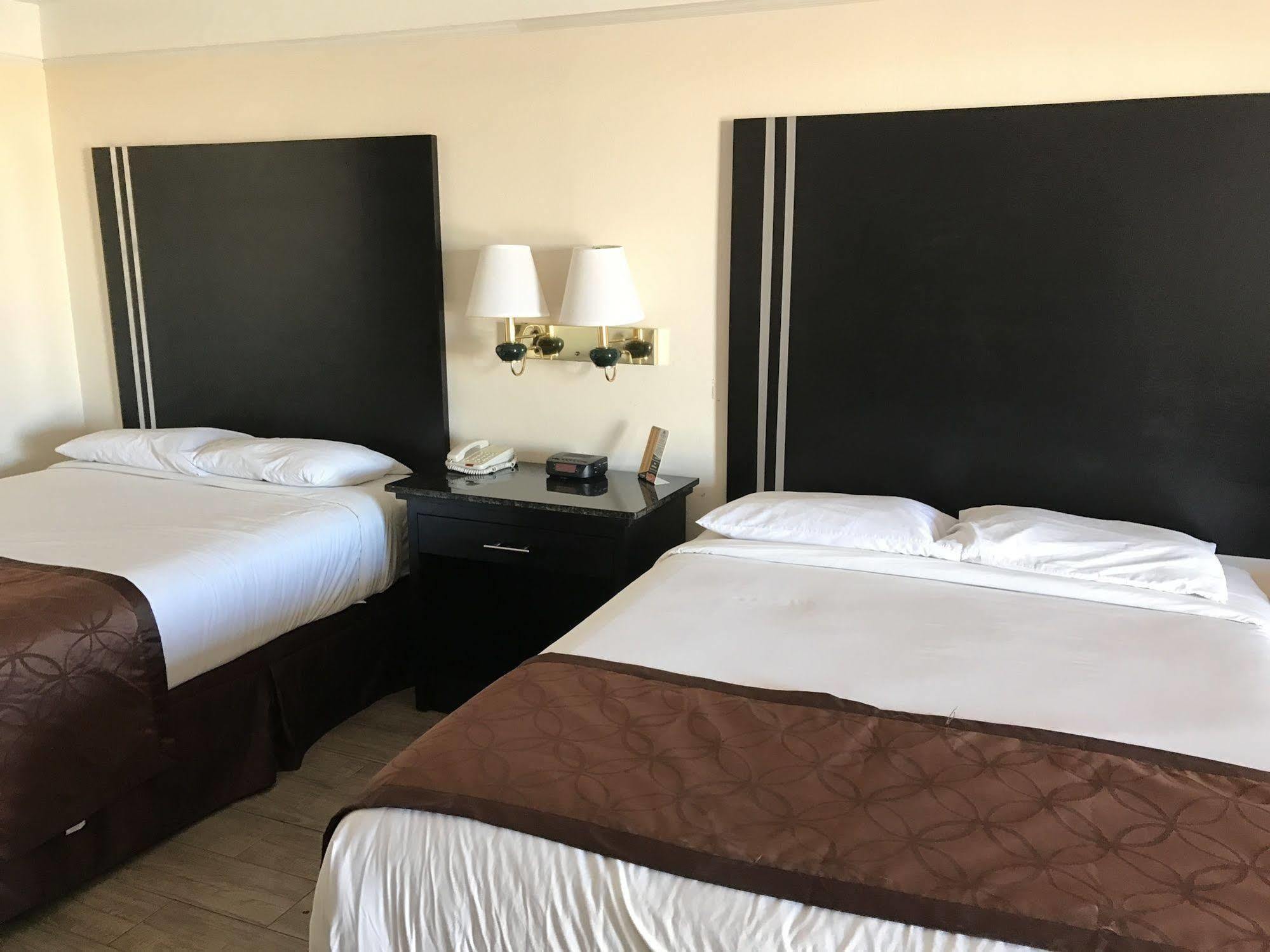Texas Inn & Suites Pharr/San Juan Екстериор снимка