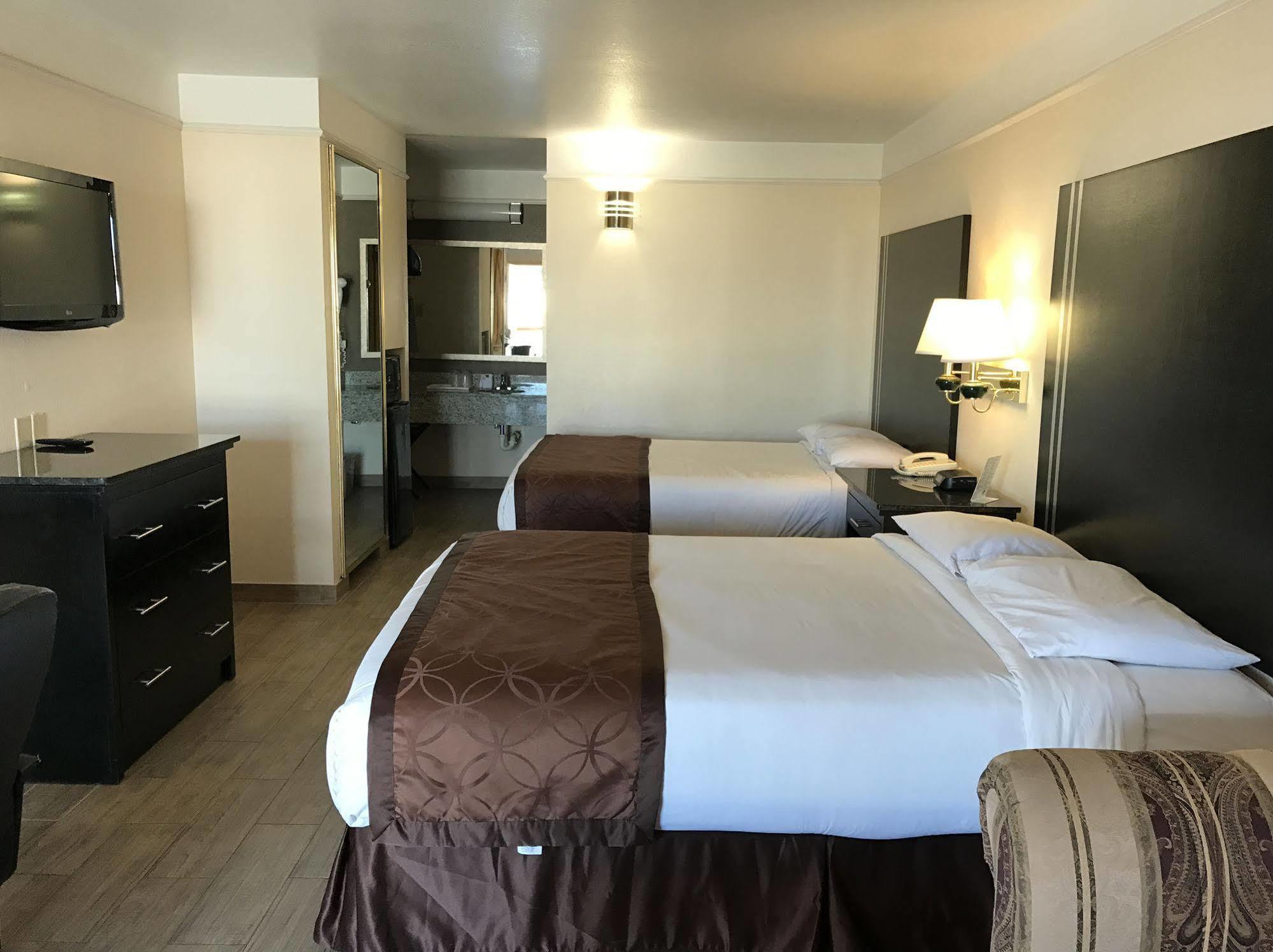 Texas Inn & Suites Pharr/San Juan Екстериор снимка