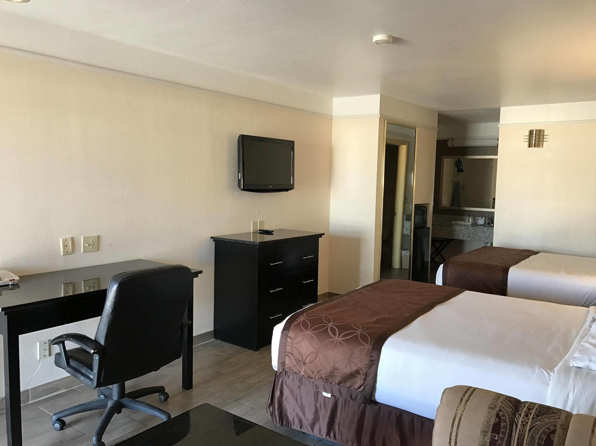 Texas Inn & Suites Pharr/San Juan Екстериор снимка