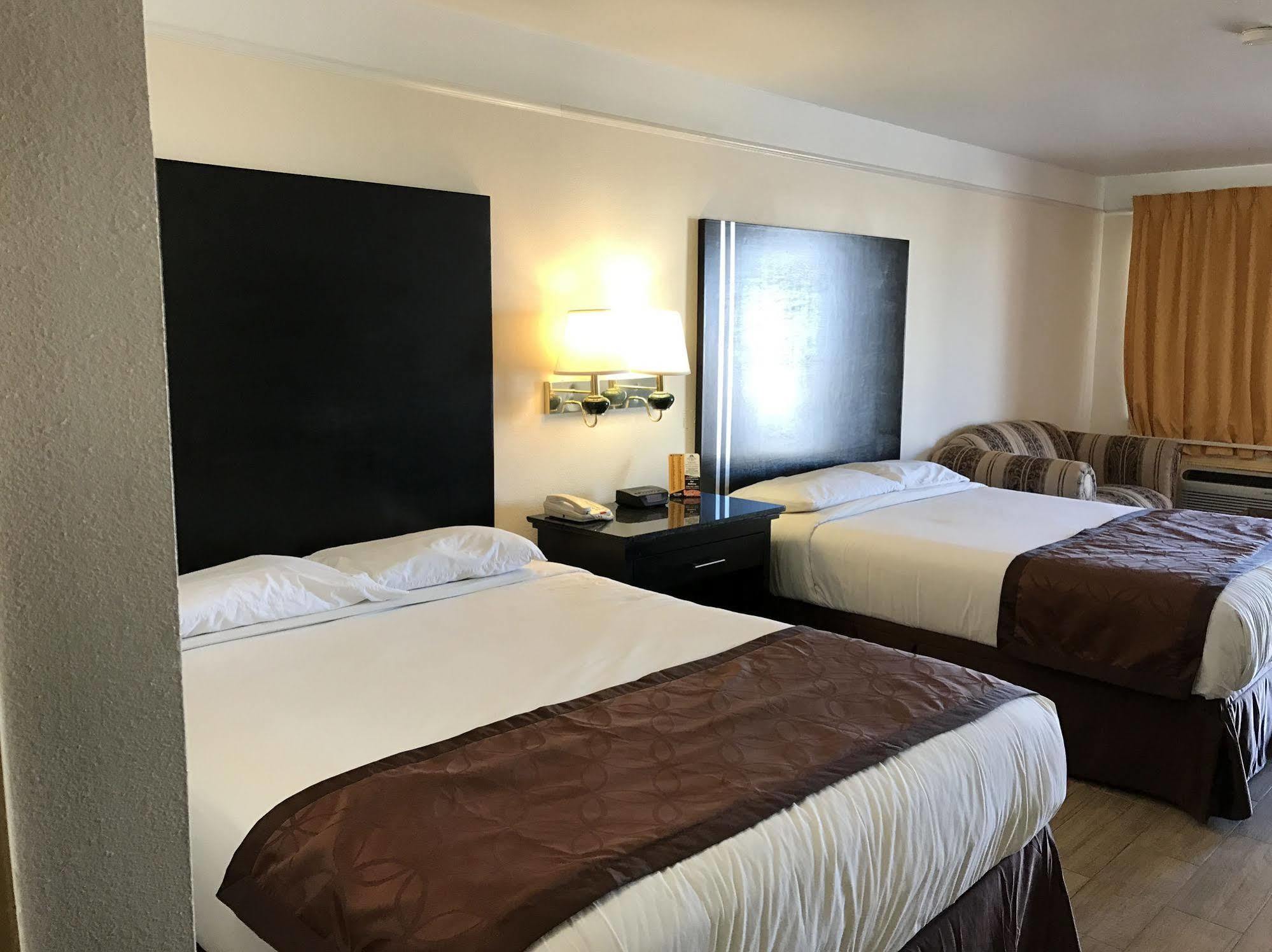 Texas Inn & Suites Pharr/San Juan Екстериор снимка