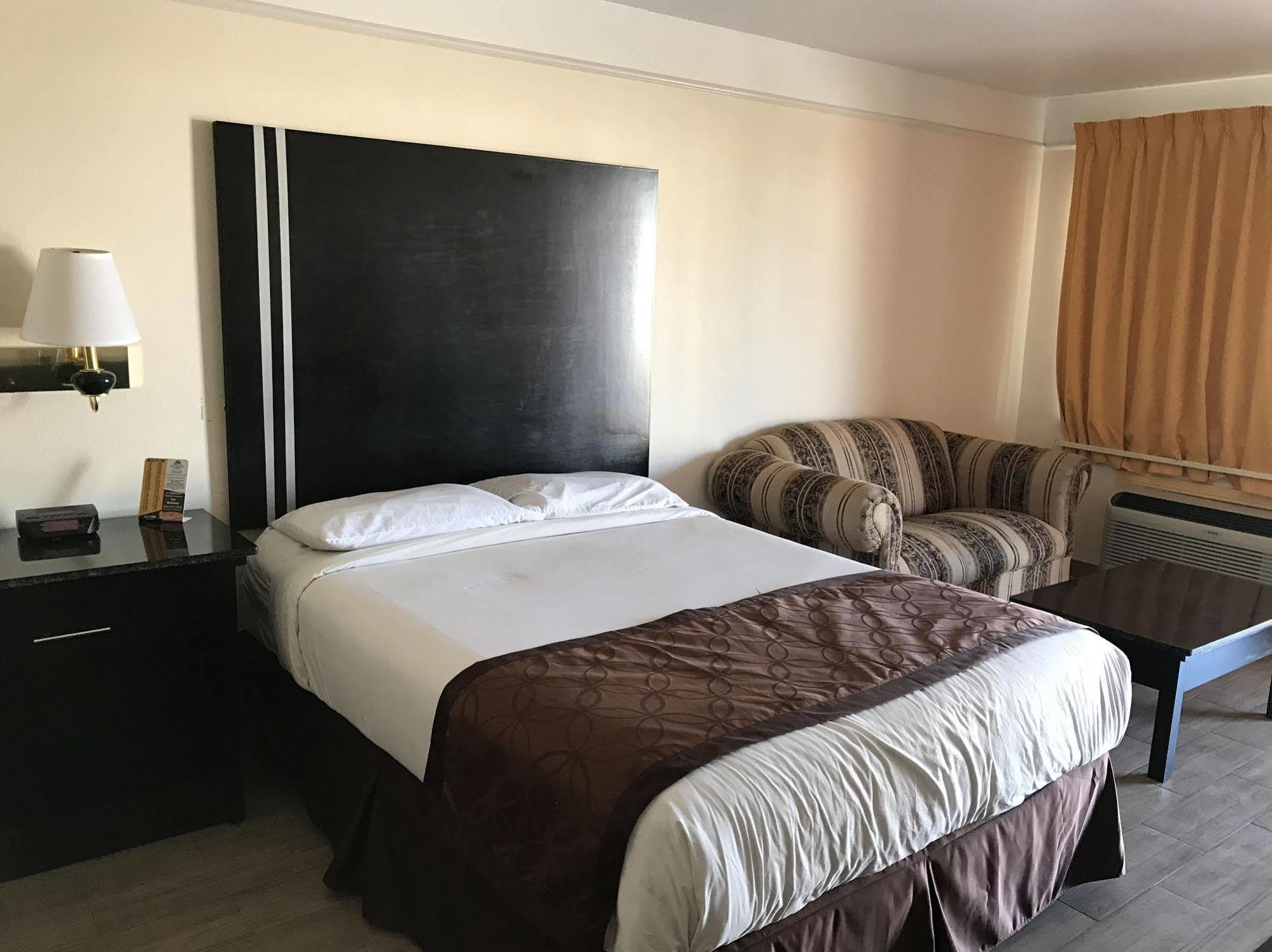 Texas Inn & Suites Pharr/San Juan Екстериор снимка