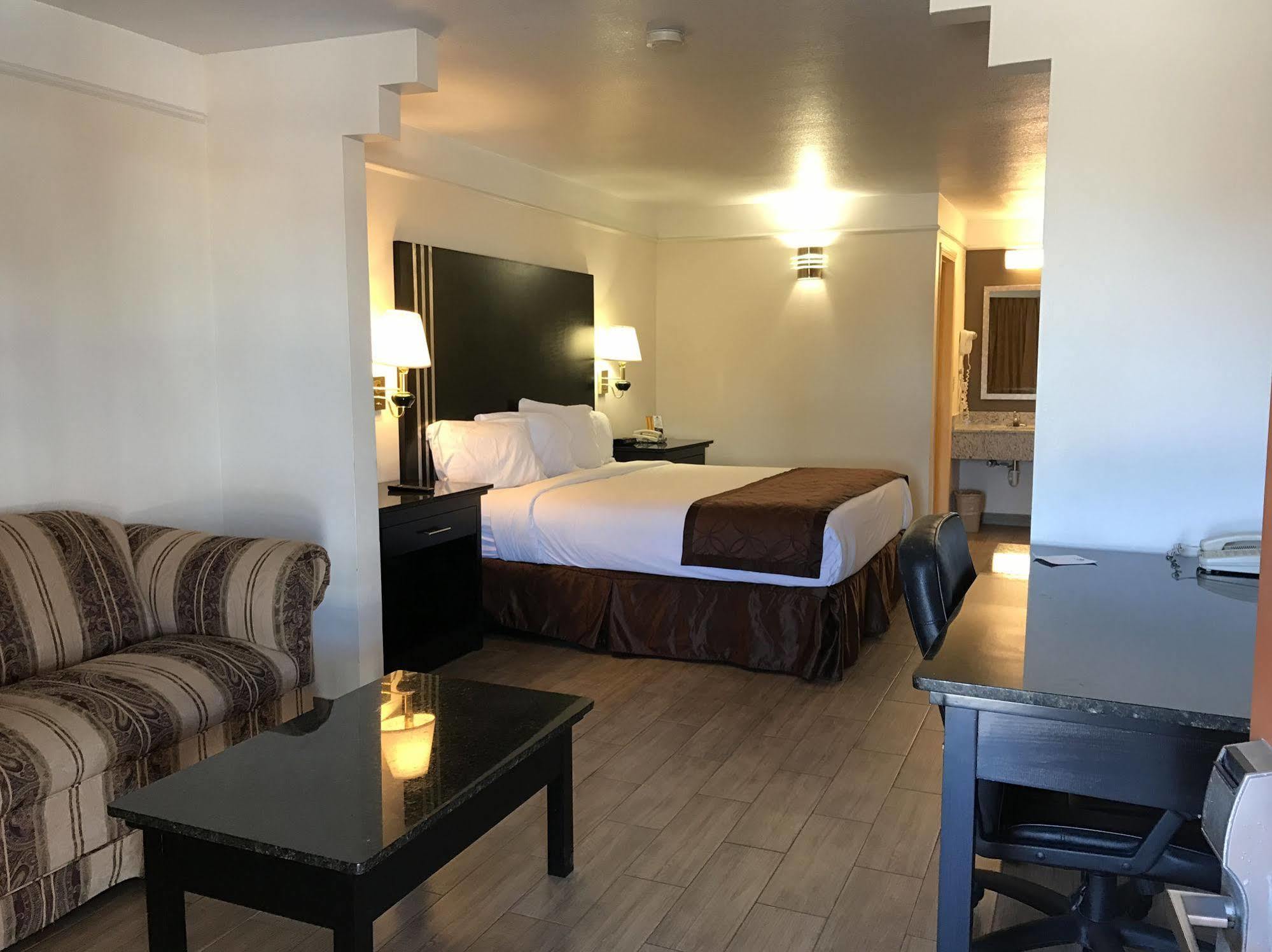 Texas Inn & Suites Pharr/San Juan Екстериор снимка