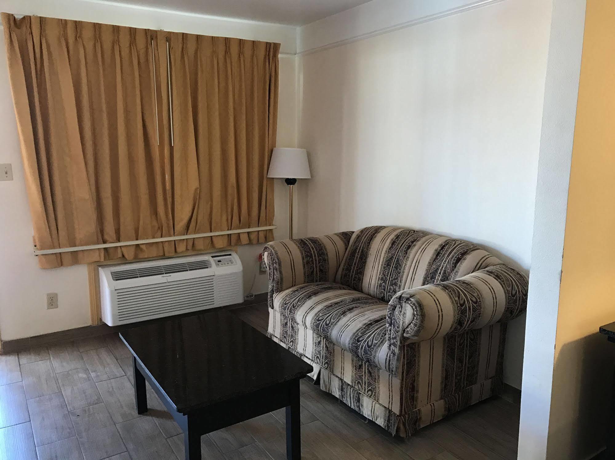 Texas Inn & Suites Pharr/San Juan Екстериор снимка
