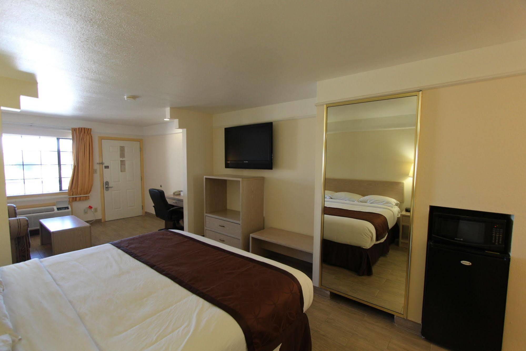 Texas Inn & Suites Pharr/San Juan Екстериор снимка