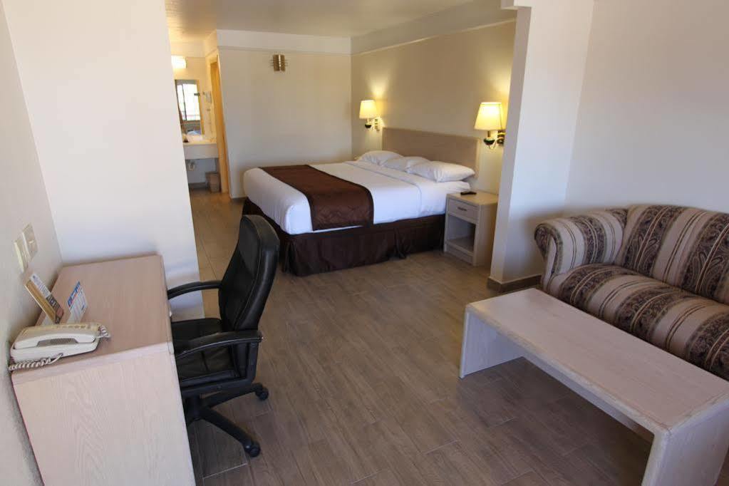 Texas Inn & Suites Pharr/San Juan Екстериор снимка