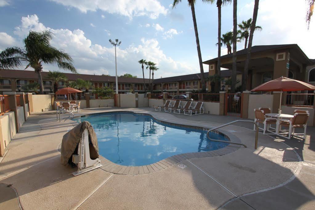Texas Inn & Suites Pharr/San Juan Екстериор снимка