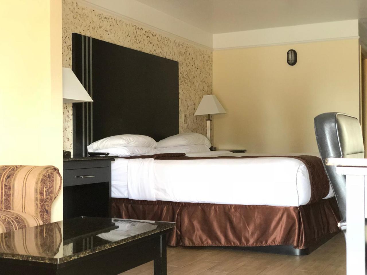 Texas Inn & Suites Pharr/San Juan Екстериор снимка