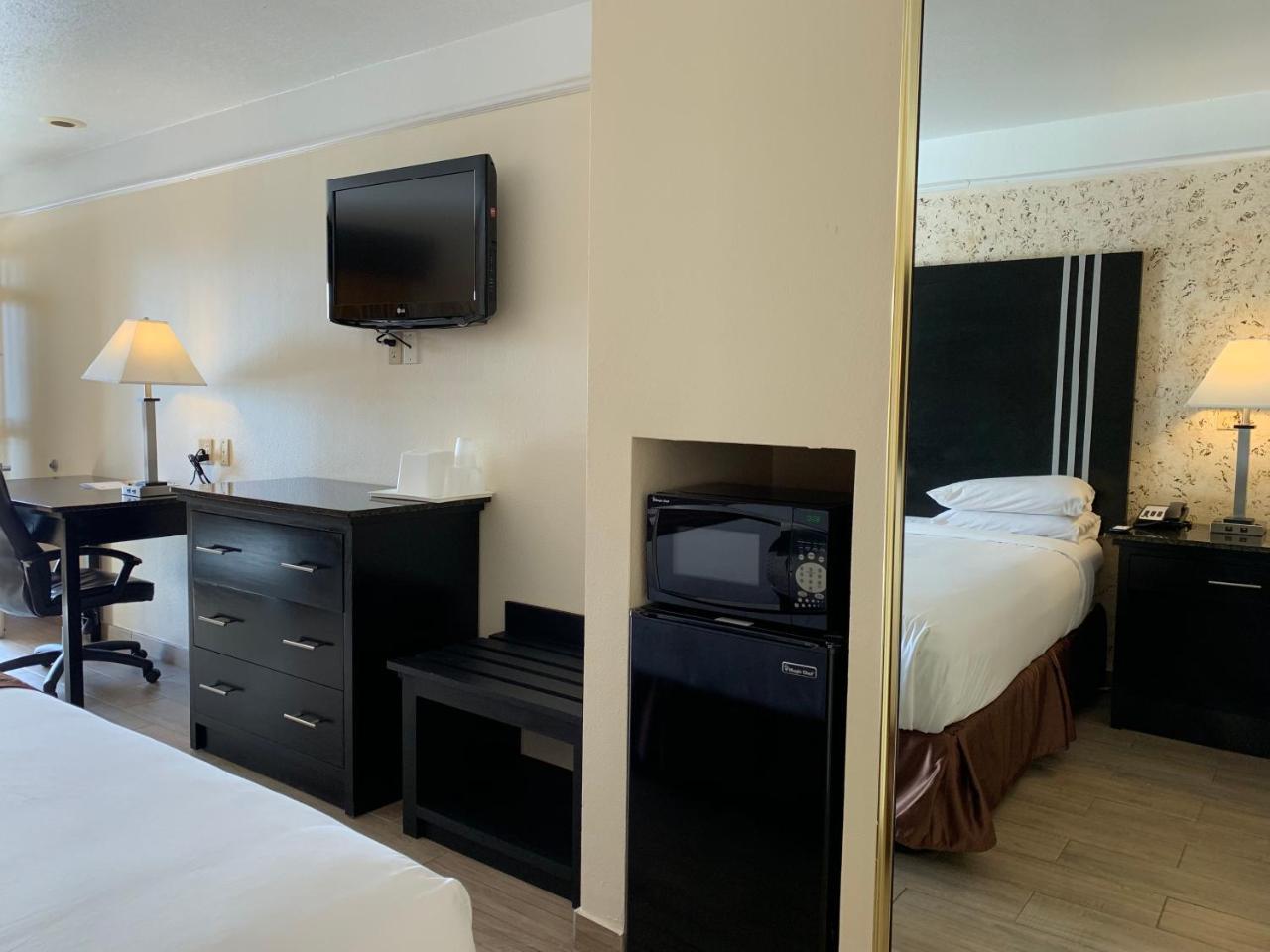 Texas Inn & Suites Pharr/San Juan Екстериор снимка