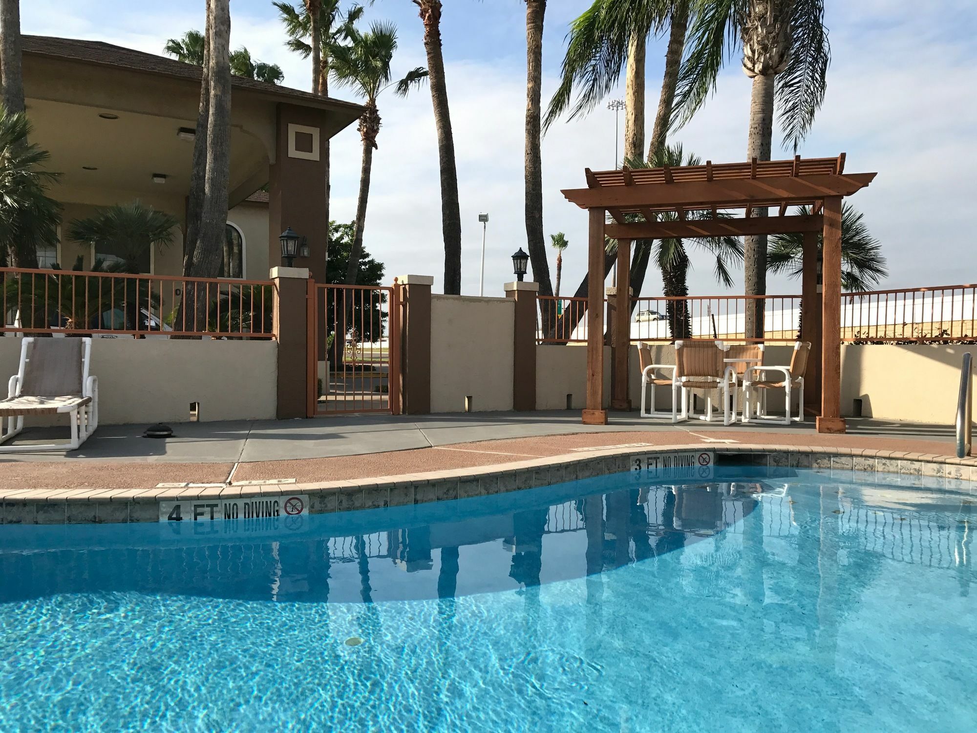 Texas Inn & Suites Pharr/San Juan Екстериор снимка